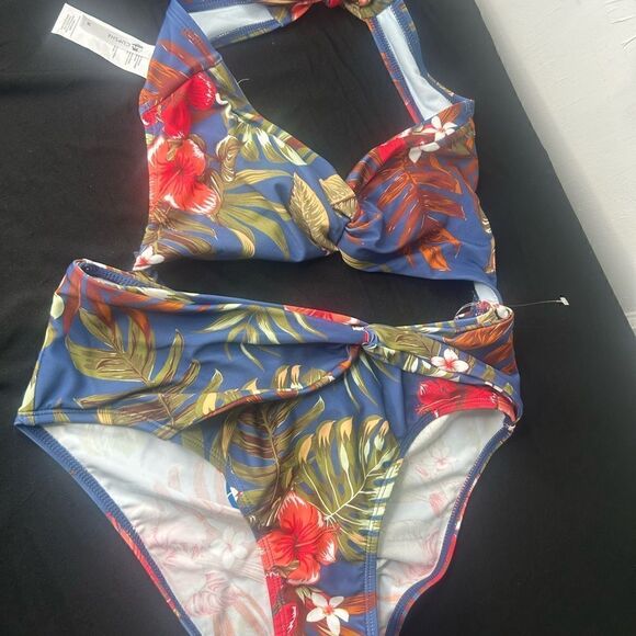 CUPSHE Women's Bikini Set Halterneck Twist Bikini Swimwear NWT Size M - Picture 4 of 5